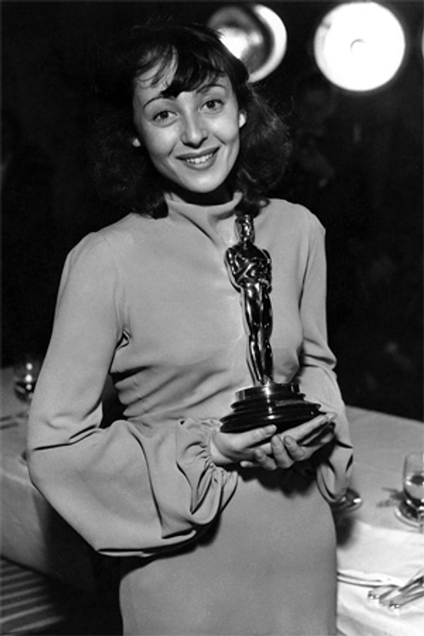 8. Луиза Райнер два года подряд получала награды в категории "Лучшая женская роль"- в 1937 и в 1938 годах