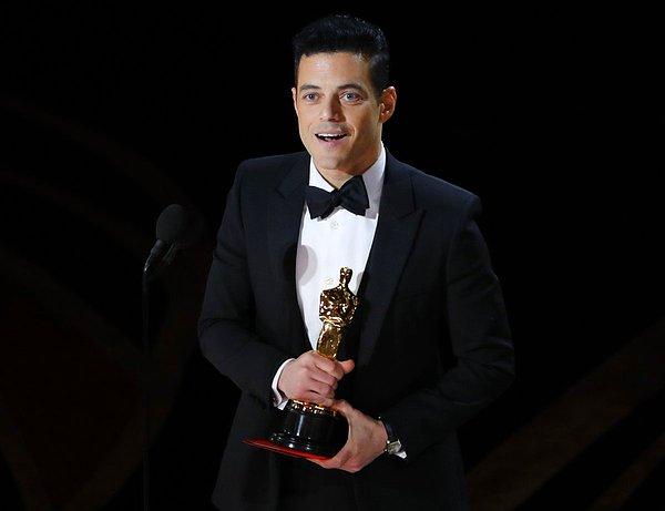 "En İyi Erkek Oyuncu" ödülünü beklendiği gibi "Bohemian Rhapsody" filmindeki rolüyle Rami Malek kazandı.
