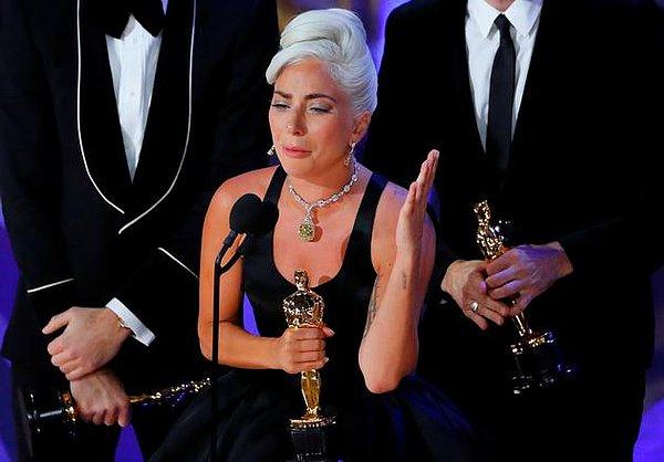 Lady Gaga "Shallow" ile "En İyi Özgün Şarkı" ödülünü kazandı.