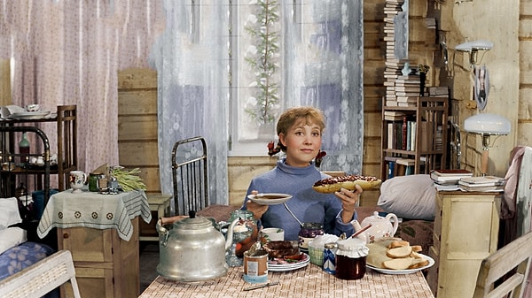 10. Как в фильме «Девчата» называли место, где по вечерам любили проводить время парочки?