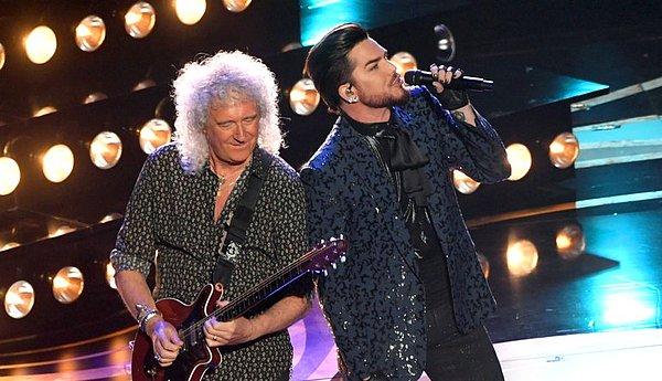 Queen grubunun gitaristi Brian May ve Adam Lambert, iki şarkılık performans gerçekleştirdi.