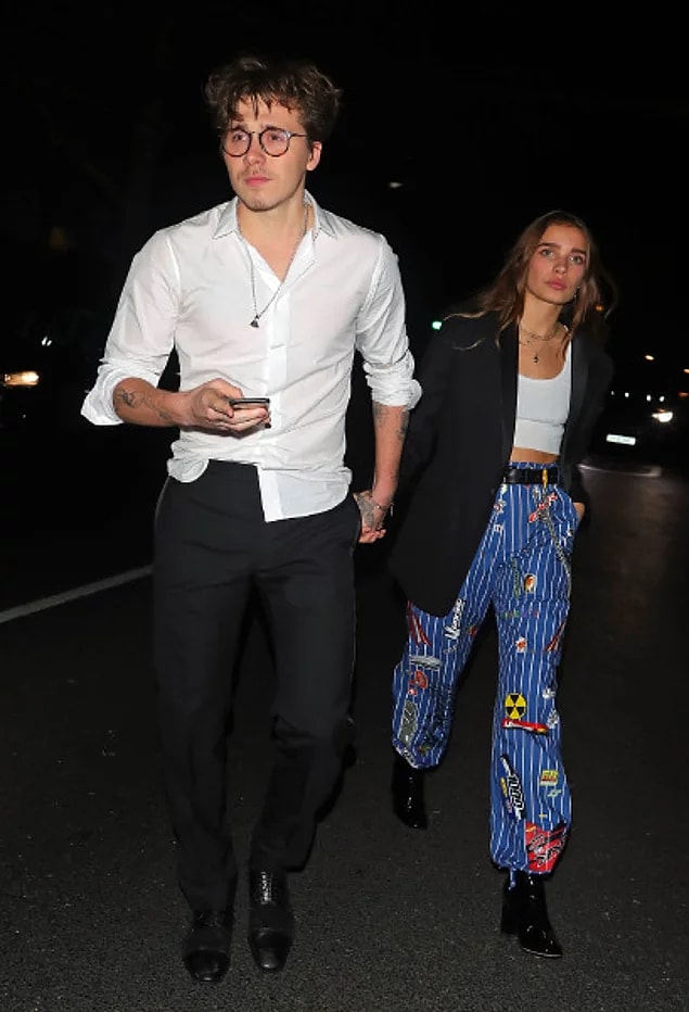 Brooklyn Beckham ve model sevgilisi Hana Cross, Moda Ödülleri'nden sonra düzenlenen bir partiden el ele çıkarak aşklarını tüm dünyaya duyurmuştu.