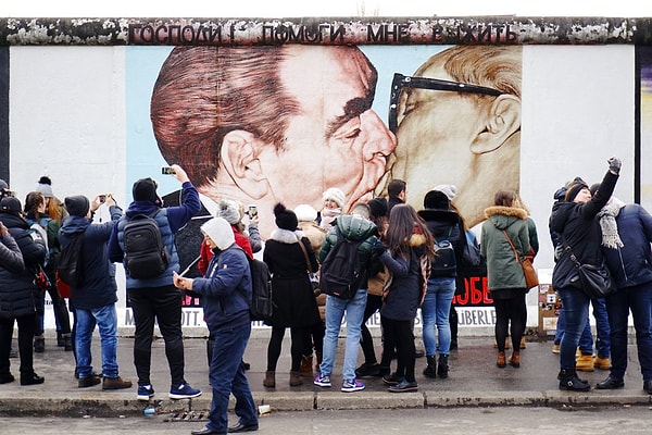 6. Где этот знаменитый поцелуй был изображен молодым талантливым художником Дмитрием Врубелем?