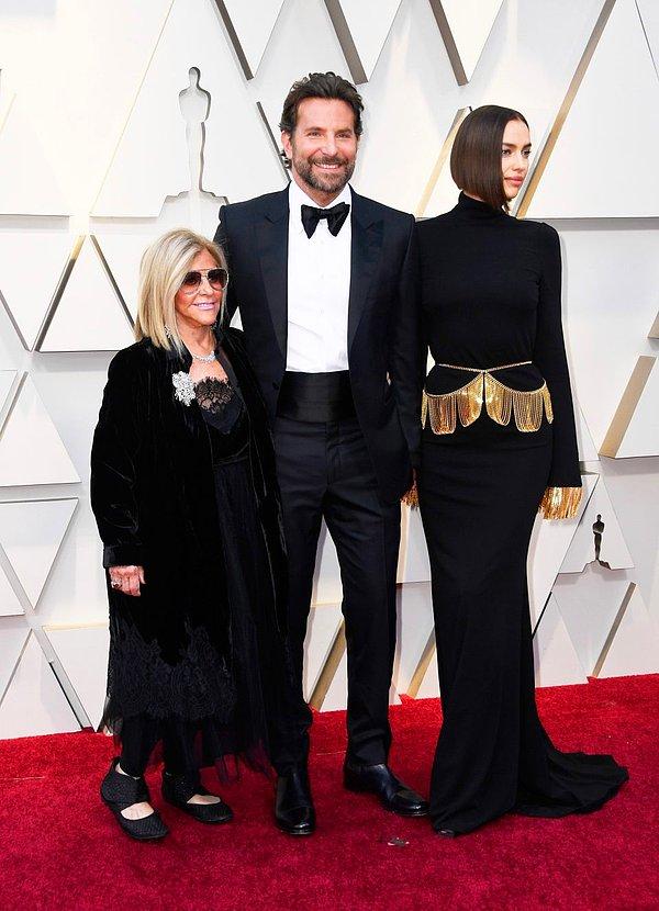 Bradley Cooper aslında törene annesi ve sevgilisi Irina Shayk ile katıldı.