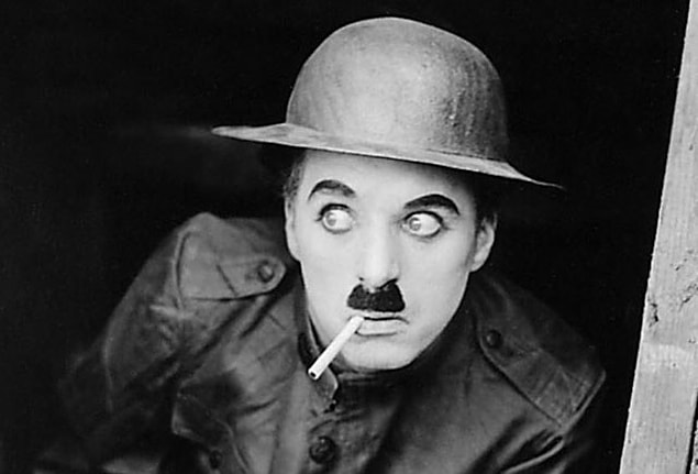 1978: Charlie Chaplin'in cenazesi, İsviçre'deki mezarlıktan çalındı.
