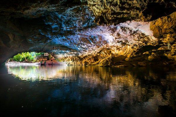 10. Bu mağara sadece yükseklik korkusu olmayan, cesur gezginler için: Antalya, Altınbeşik Mağarası
