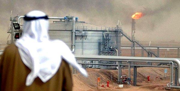 1938: Suudi Arabistan'da petrol bulundu.