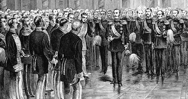 1861: Rus Çarlığı'nda köylüyü toprağa bağlayan serflik kaldırıldı.
