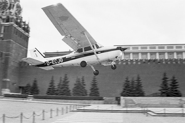 5. 28 мая 1987 года 18-летний немецкий пилот-любитель Матиас Руст приземлился на Красной площади в Москве. Это правда?