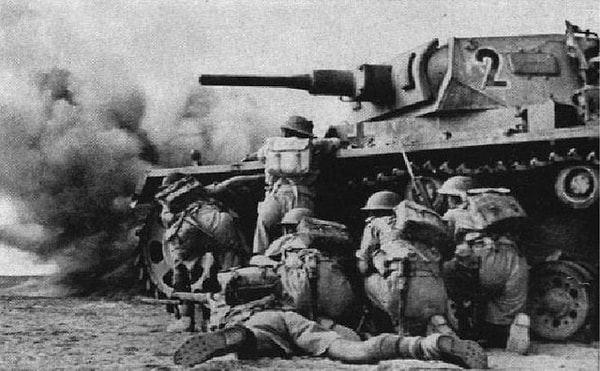 9. "В годы Второй мировой войны он вел себя бесшабашно. Его приходилось загонять в укрытие от летящих осколков". О ком идет речь?