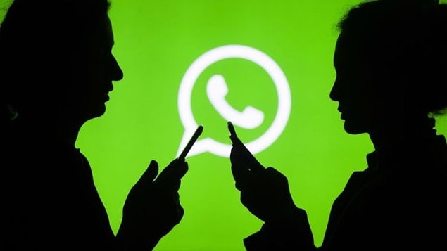 Malumunuz birkaç sene önce Facebook, WhatsApp'ı satın almıştı. E pek çok akıllı telefonda da var. Pek çok değil hatta hemen hemen hepsinde.