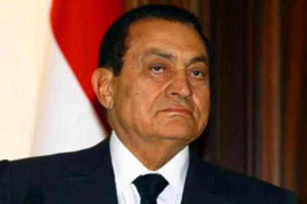 Genç kızın Mısır Devlet Başkanı Hüsnü Mübarek'in akrabası olduğunu ve diplomatik bir sorun olmasından çekindiğini söyleyerek müdürü ikna etmişti.