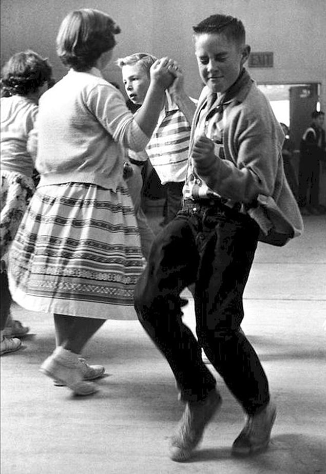 1. 1950'lerde okul balosu.