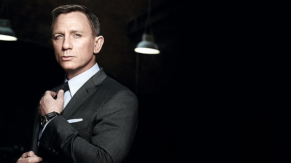 9. Что Джеймс Бонд часто просит взболтать, но не смешивать?