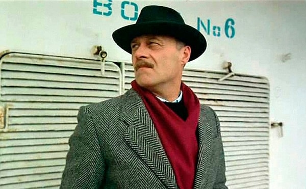 2. А как звали данного персонажа, появляющегося в фильме "Асса"?