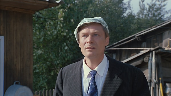 5. Как звали этого персонажа из фильма "Любовь и голуби"?