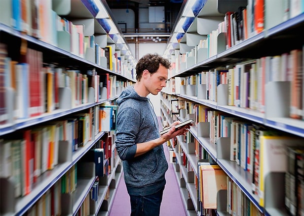 9. Выберите правильный вариант написания фразы: