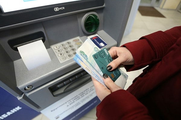 8. Насколько сильно вас злит то, что люди не умеют пользоваться банкоматами и создают очереди?