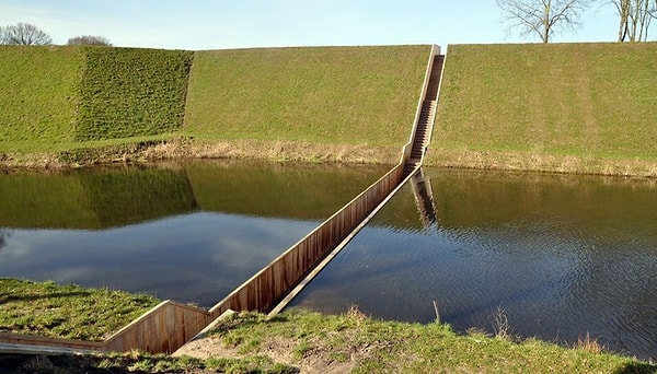 19. Подводный мост в Нидерландах
