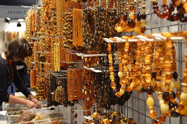 10. 90 % мировых залежей янтаря находится в...