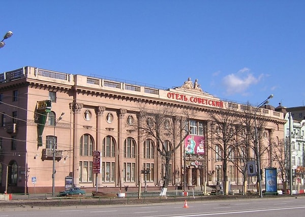 2. А знаменитый отель "Советский"?