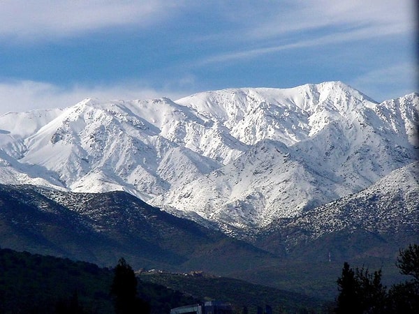 7. Самая длинная в мире горная цепь - это ...