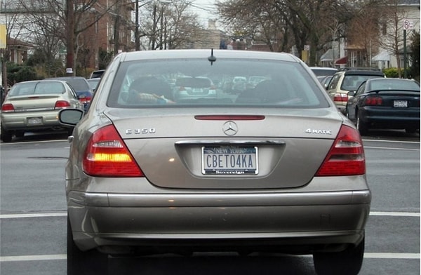 3. Сразу накатывает некое облегчение, когда понимаешь, что за рулем этого недешевого авто не какой-нибудь качок Борис с взрывным характером.