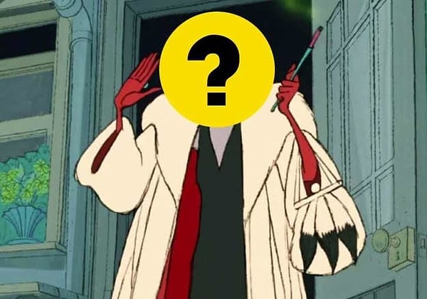 10. С какой стороны у Стервеллы Де Виль черные волосы?