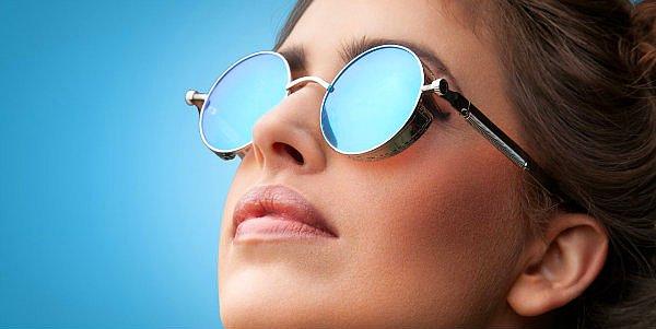 Güneş gözlüğü kullanarak zararlı UVA ve UVB ışınlarından gözlerinizi koruyabilirsiniz.