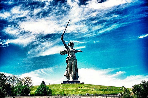 7. В каком городе находится этот памятник?