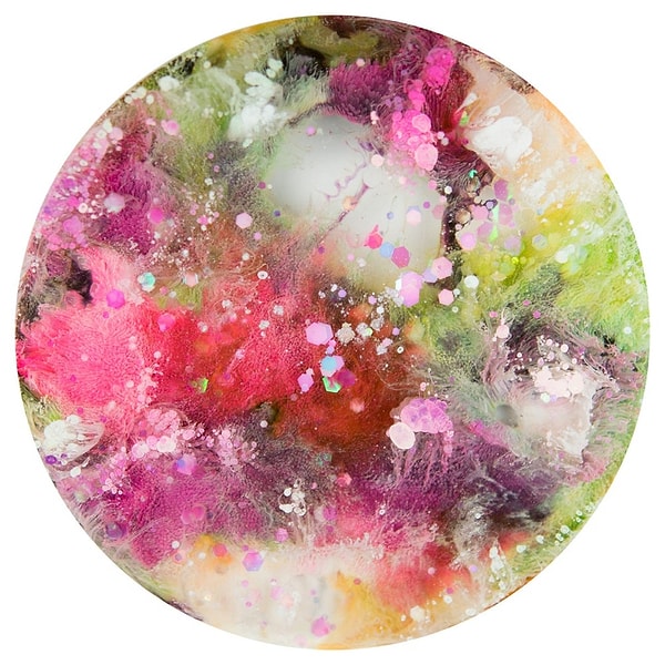 65. Это снимок произведения искусства, выполненного в технике жидкий акрил