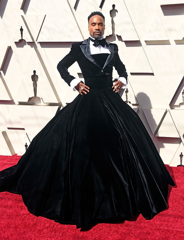 Geçtiğimiz Pazar düzenlenen Oscar töreninde Billy Porter'ın giydiği smokin tuvalet de bunun bir örneğiydi.
