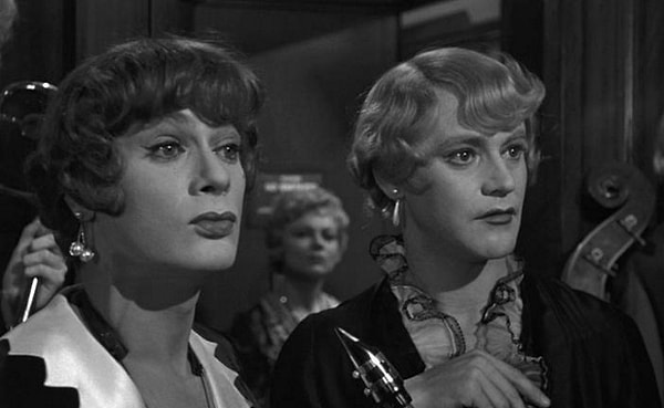 9. Эта знаменитая комедия носит название...