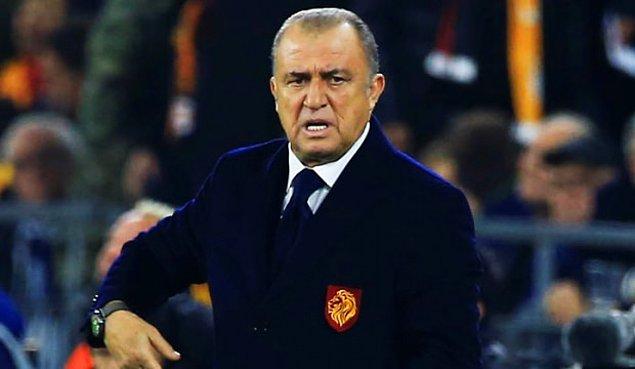Takımlarını desteklemek için Antakya Atatürk Stadına akın eden Hatayasporlu taraftarlar, Galatasaray Teknik Direktörü Fatih Terim'i tribüne çağırdı.