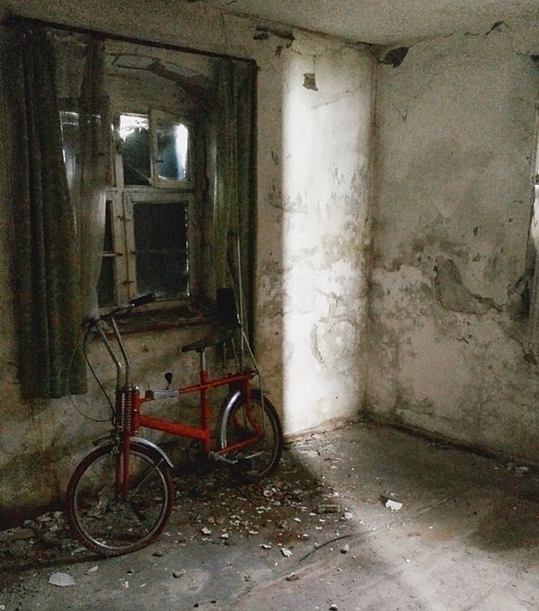 12. У новых жильцов будет редкий шанс иметь в своем собственном доме место съемки целых 12-ти фильмов ужасов.