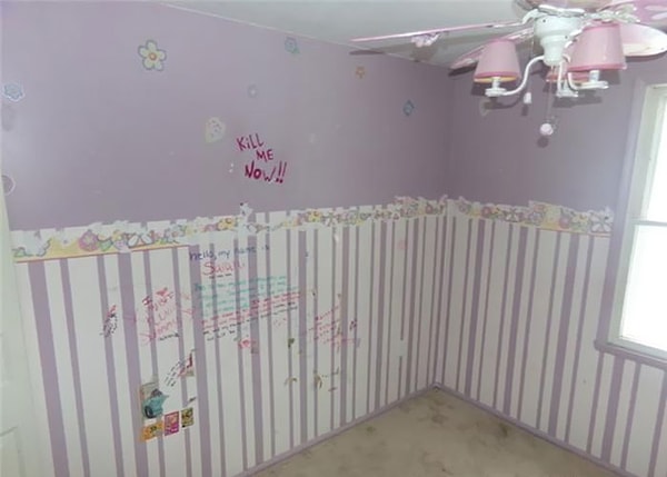 27. Люси постоянно возвращалась мыслями к своей спальне, где прошло ее счастливое детство.