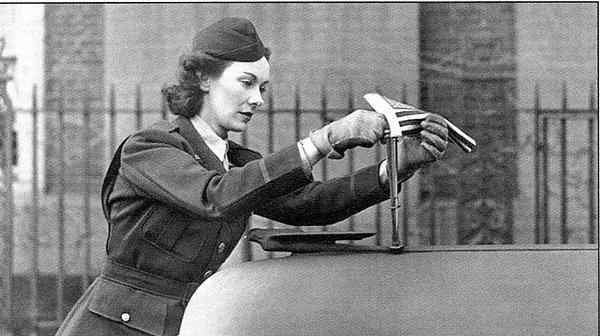 Eisenhower ve savaş şoförü Kay Summersby