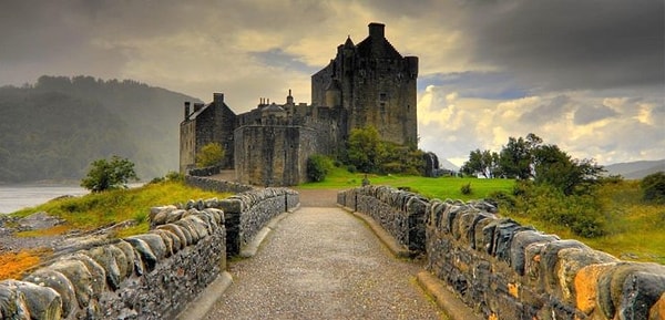 9. Какое животное является символом Шотландии?