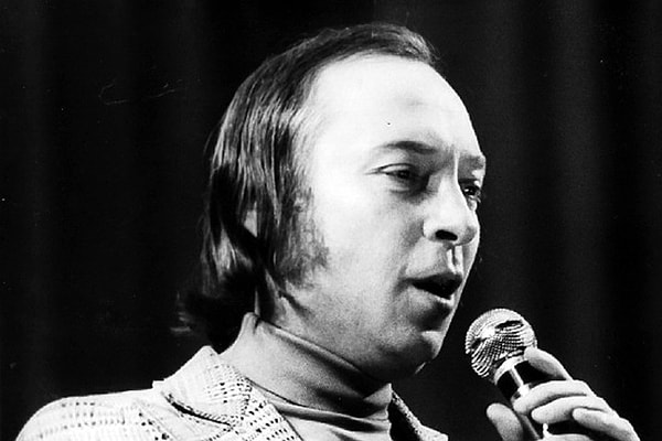 7. Как звали мужчину перед вами?