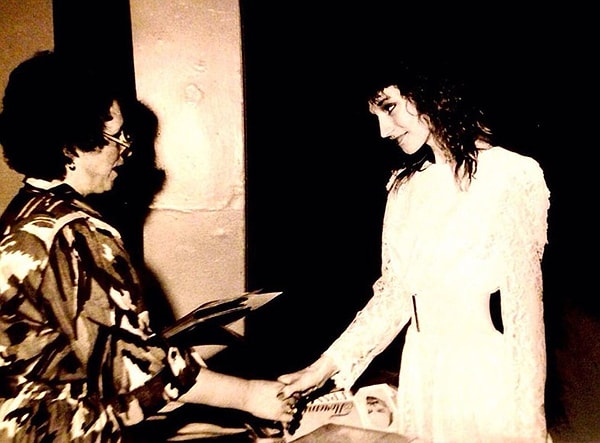 7. Как зовут девушку на фото?