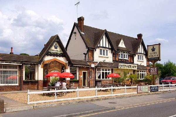 4. Эпсом (Англия) - место, который ассоциируется с...