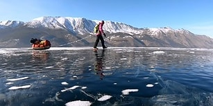 Buz Tutan Baykal Gölü'nün Üzerinde Tek Başına 700 Km Yürüyen Kadın