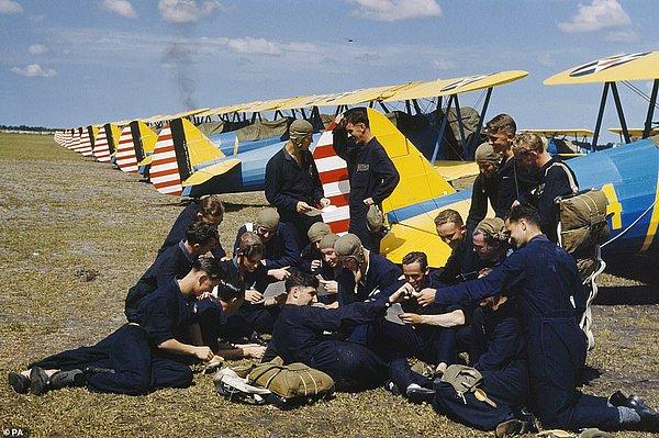1941'de Florida'daki Arcadia yakınlarındaki Carlstrom Field'daki Embry-Riddle Şirketi ile eğitim yapan İngiliz havacıları.