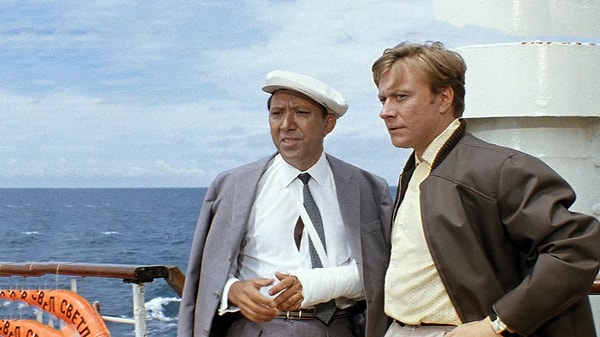 9. Как называется вторая часть кинофильма "Бриллиантовая рука"?