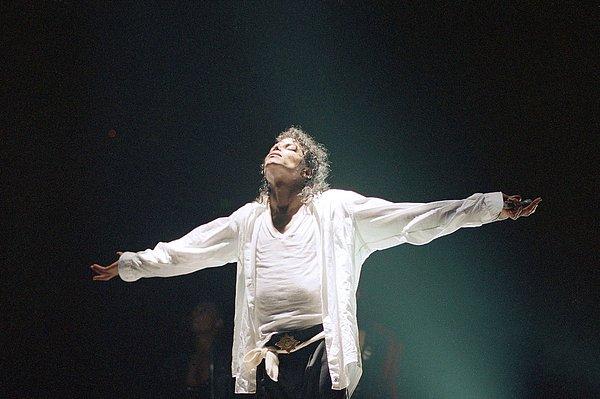 6. Pop müziğin kralı Michael Jackson hayata veda etti.