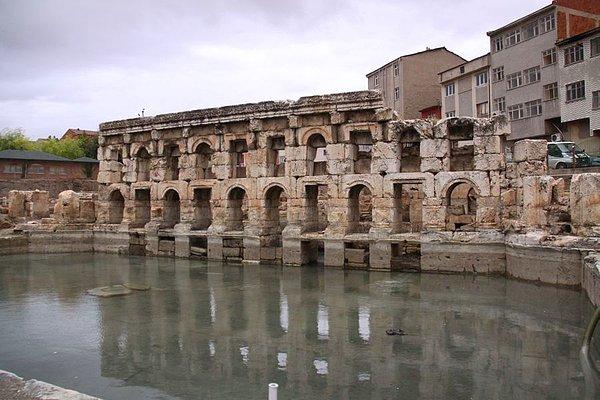 12. "Kral Kızı Hamamı" ya da bilinen diğer adıyla "Basilica Therma", Yozgat'ın Sarıkaya ilçesinde bulunan Roma döneminden kalma bir halk banyosudur.