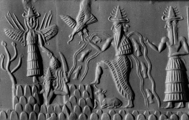 11. Sümer mitolojisinde, insanlığın tufandan kurtulmasını sağlayan su ve bilgelik tanrısı Enki'dir. Mezopotamya'da binlerce yıl tapınılan bu önemli tanrı, vücudundan fışkıran balıklı sularla tasvir edilir.