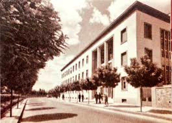 1934: Ankara Radyosu yayınına başladı.