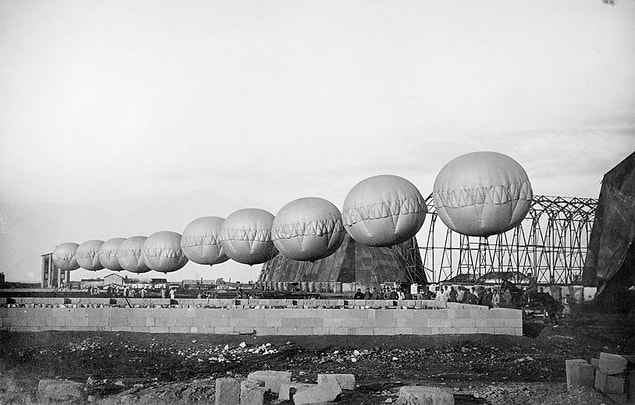 1912: İtalyan Ordusu, hava balonlarını askeri amaçlarla kullanan ilk ordu oldu.