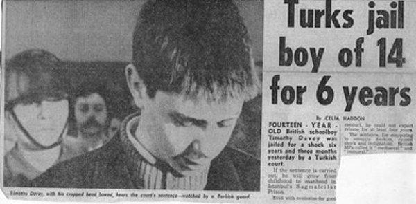1972: Ağustos 1971'de Sultanahmet'te esrar satarken yakalanan ve 6 yıl hapse mahkûm edilen 14 yaşındaki İngiliz çocuk, Türkiye ile İngiltere arasında sorun oldu.